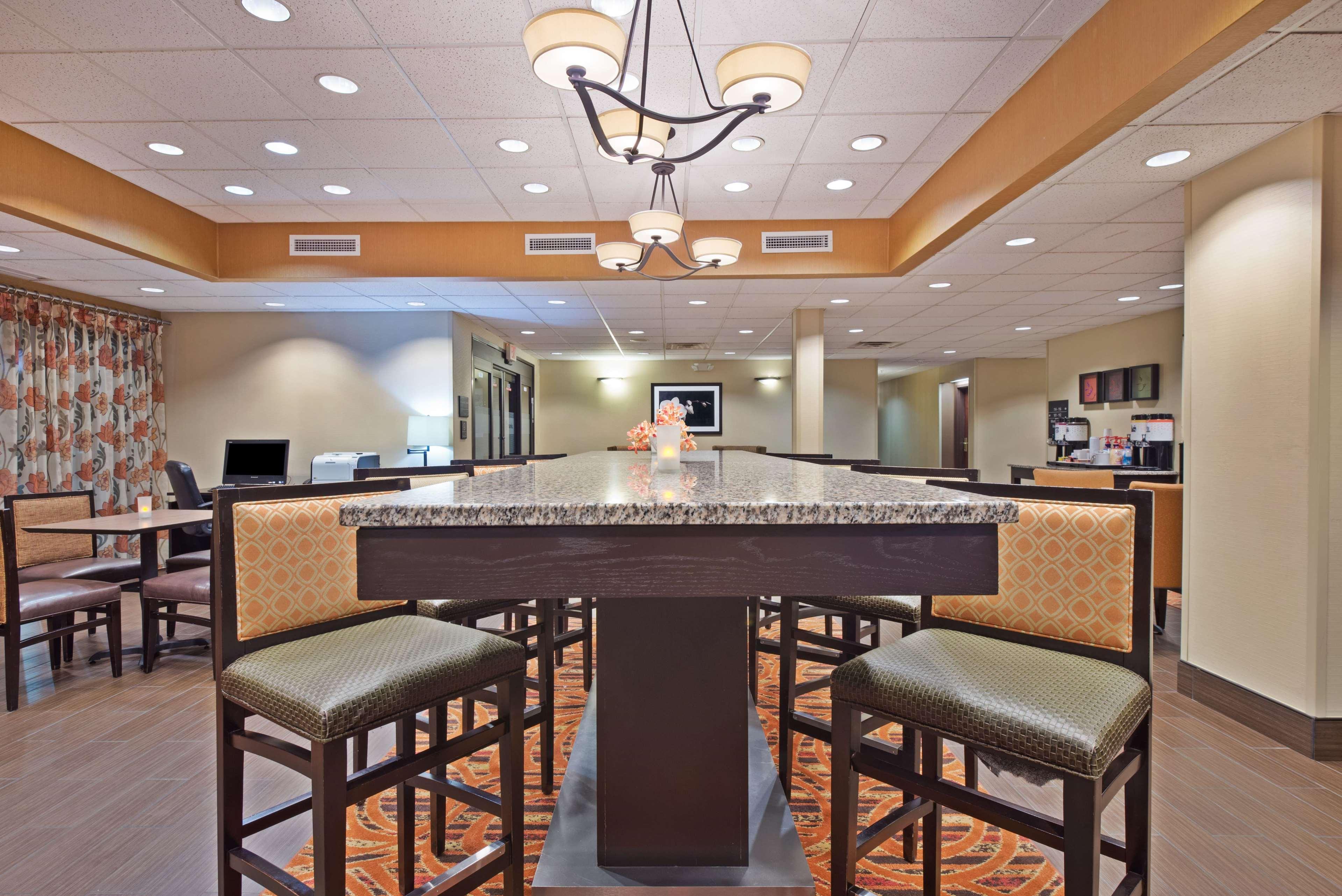 Hampton Inn Winfield Teays Valley Экстерьер фото