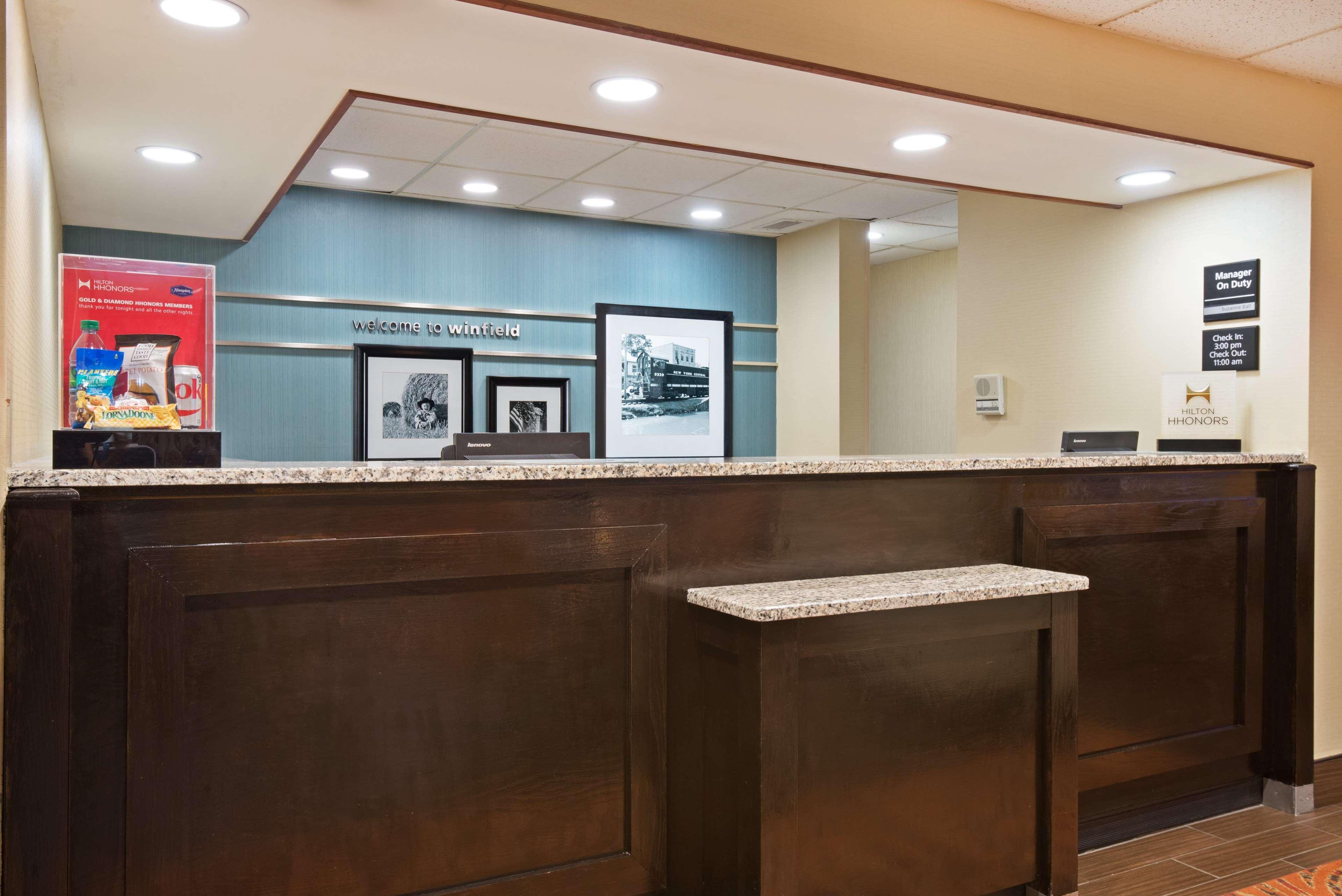 Hampton Inn Winfield Teays Valley Экстерьер фото