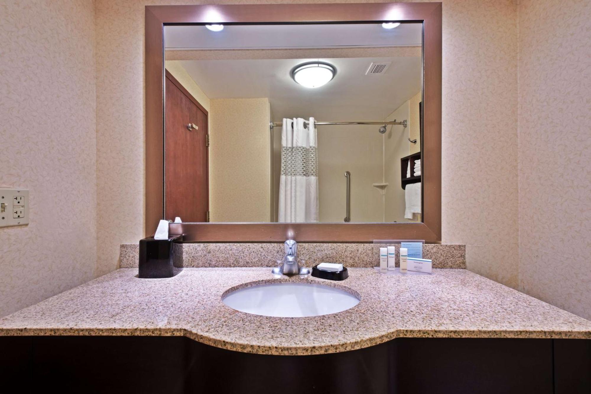 Hampton Inn Winfield Teays Valley Экстерьер фото